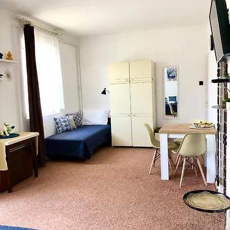 Apartment Aura